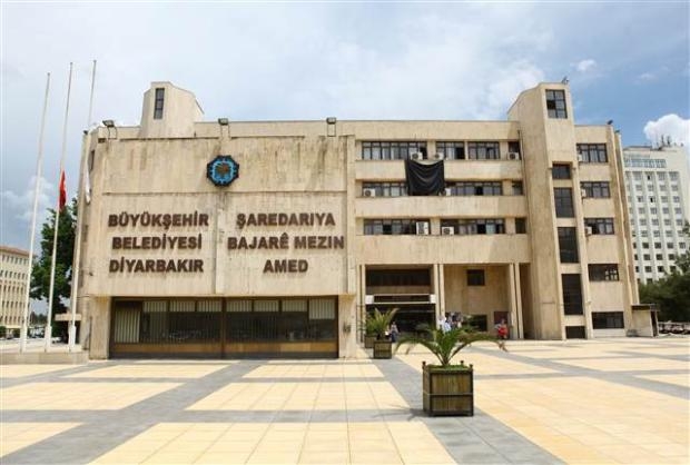 Diyarbakır Belediyesi'ne Soma için siyah bez galerisi resim 1