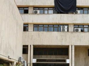 Diyarbakır Belediyesi'ne Soma için siyah bez