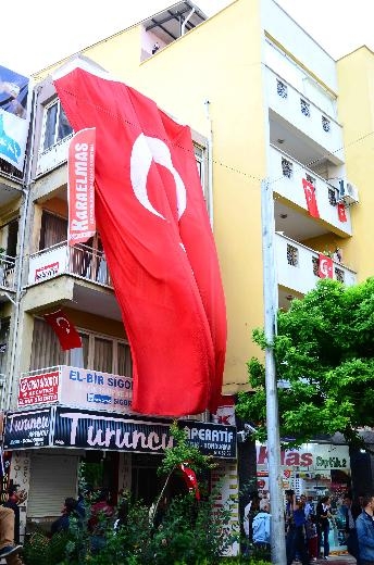 Soma'da dükkanlar yas nedeniyle kapalı galerisi resim 3