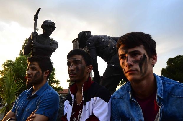 Soma'da dükkanlar yas nedeniyle kapalı galerisi resim 9