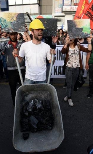 Kızılay'da 'Soma' eylemine polis müdahale etti galerisi resim 9