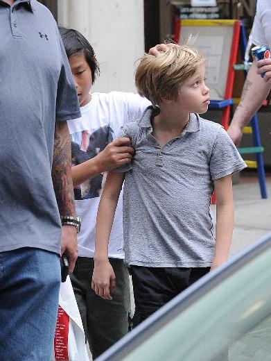 Kızını kendi eliyle erkek yapıyor galerisi resim 1