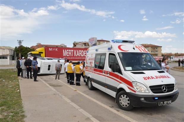 Kırıkkale'de trafik kazası - 14 yaralı galerisi resim 1