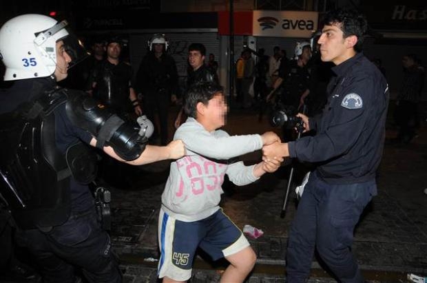 İzmir'de 10 yaşındaki çocuk gözaltına alınmak istedi galerisi resim 1