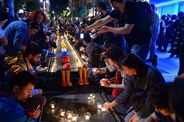 Mumlu ve baretli anma galerisi resim 17