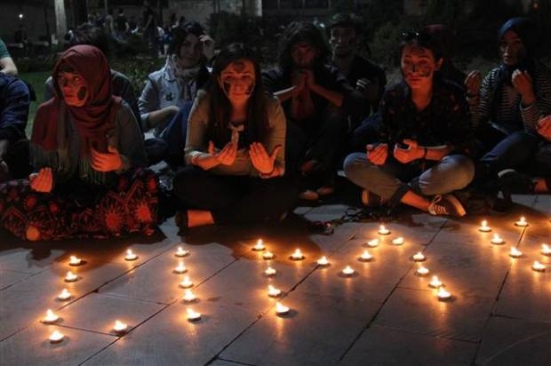 Mumlu ve baretli anma galerisi resim 3