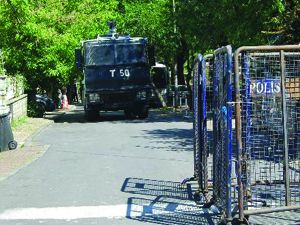 Soma Holding binası 5 gündür korunuyor