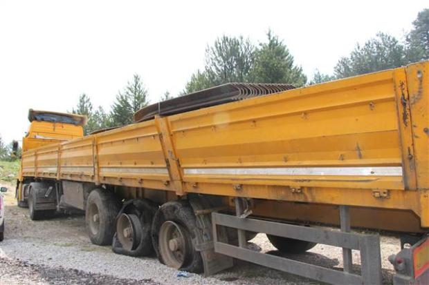 Bolu'da madencilerin minibüsü TIR'la çarpıştı galerisi resim 1