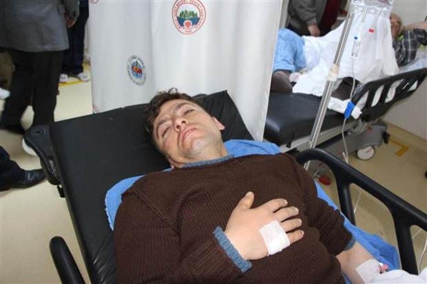 Bolu'da madencilerin minibüsü TIR'la çarpıştı galerisi resim 2