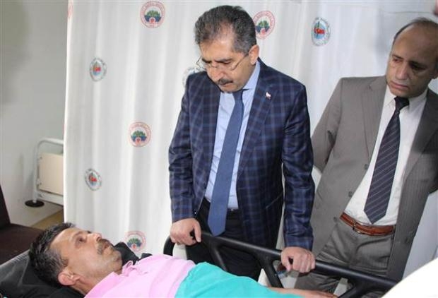 Bolu'da madencilerin minibüsü TIR'la çarpıştı galerisi resim 5