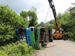 Bolu'da madencilerin minibüsü TIR'la çarpıştı