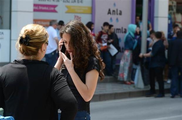 Deprem sonrası halk sokağa döküldü galerisi resim 1