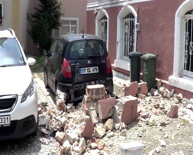 Deprem sonrası halk sokağa döküldü galerisi resim 13