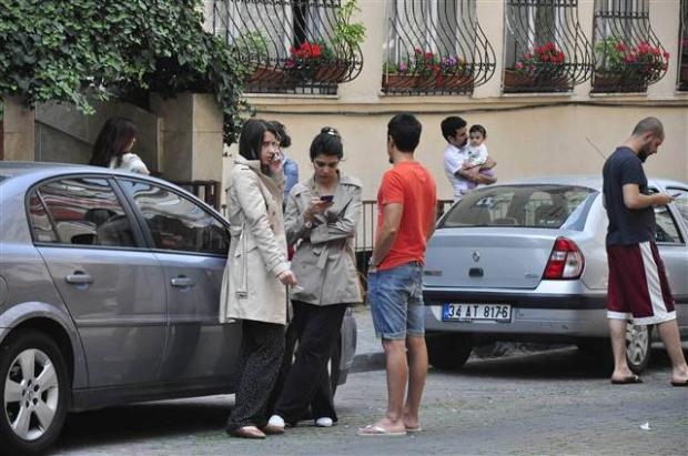 Deprem sonrası halk sokağa döküldü galerisi resim 33