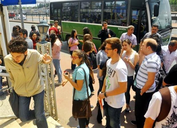 Deprem sonrası halk sokağa döküldü galerisi resim 34