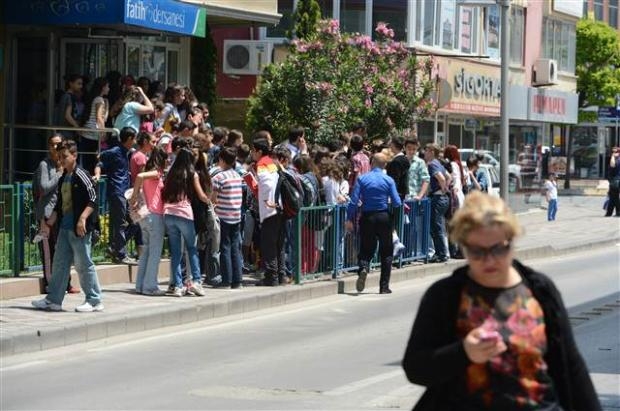 Deprem sonrası halk sokağa döküldü galerisi resim 4