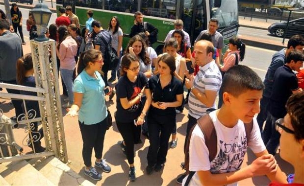 Deprem sonrası halk sokağa döküldü galerisi resim 42