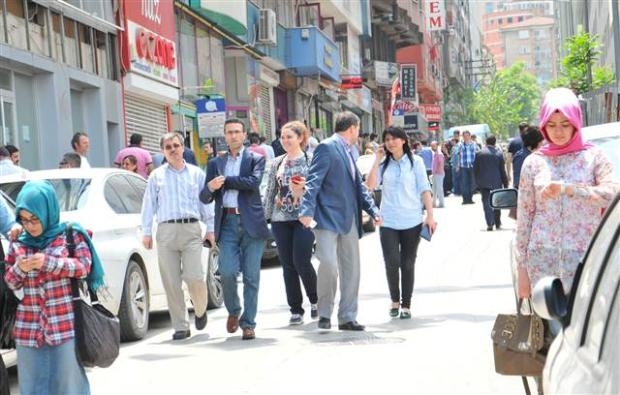 Deprem sonrası halk sokağa döküldü galerisi resim 43