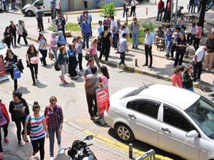 Deprem sonrası halk sokağa döküldü