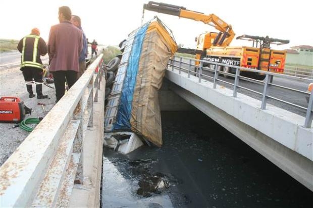 Su kanalında ölümle pençeleştiler galerisi resim 2