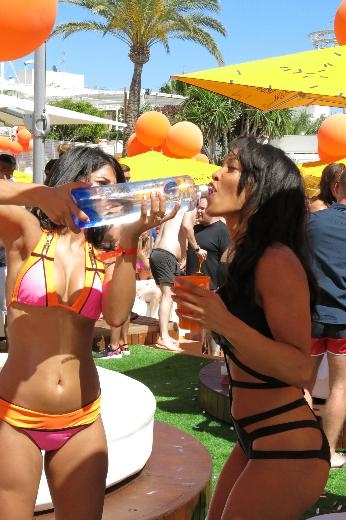 Jasmin Valia'dan çıplak ve seksi doğum günü partisi galerisi resim 7