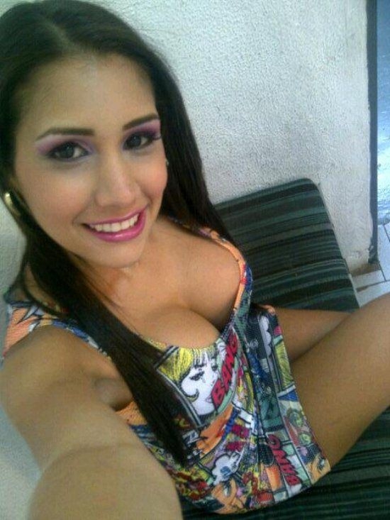 Dekolteyi Abarttılar! galerisi resim 3