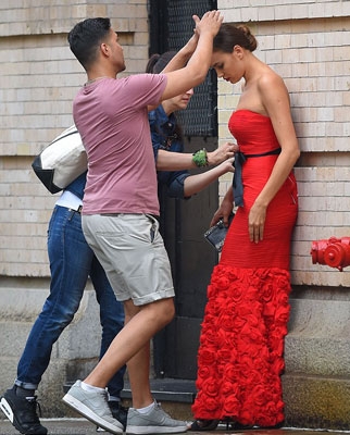 İrina Shayk New York sokaklarında galerisi resim 2