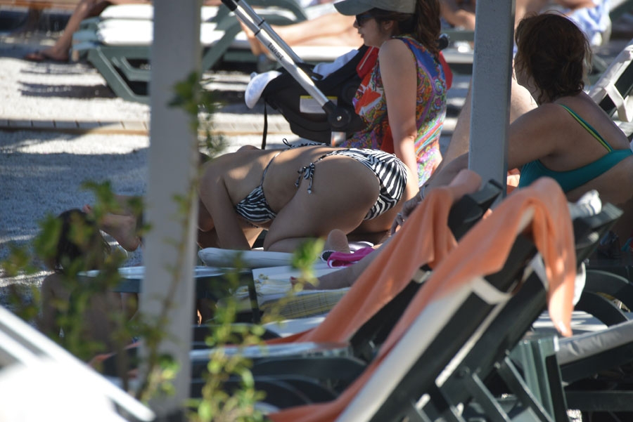 Tuba Büyüküstün ikizleriyle tatilde galerisi resim 15