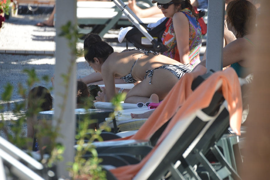 Tuba Büyüküstün ikizleriyle tatilde galerisi resim 16