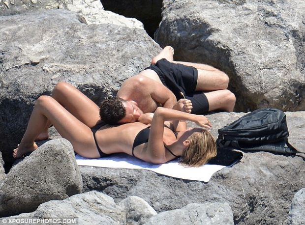 Kayalıklarda aşk başkadır galerisi resim 1