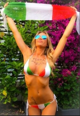 Laura Cremaschi´den tanga şov galerisi resim 14