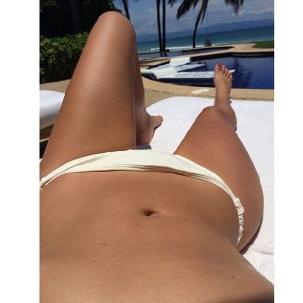 Kalçalarını görücüye çıkardı galerisi resim 13