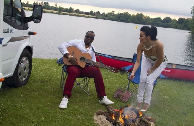 Kalçalarını görücüye çıkardı galerisi resim 5