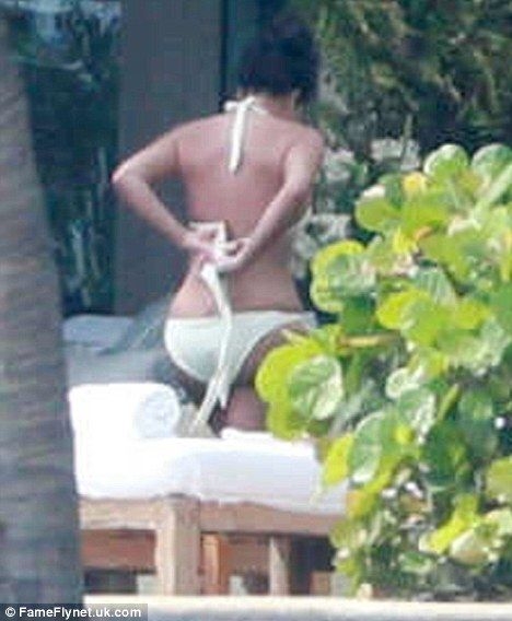 Kalçalarını görücüye çıkardı galerisi resim 7