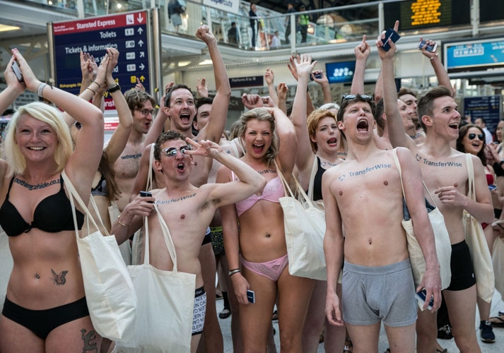 Çıplak protesto galerisi resim 9