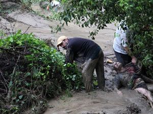Komşu'da sel felaketi