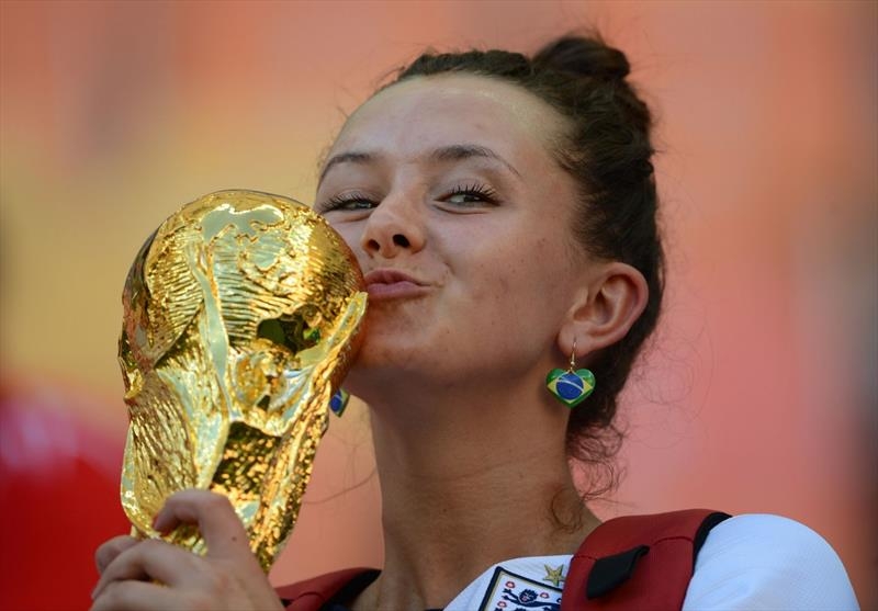 Tribünlerin güzelleri galerisi resim 12