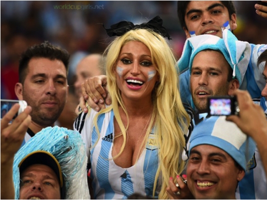 Tribünlerin güzelleri galerisi resim 3