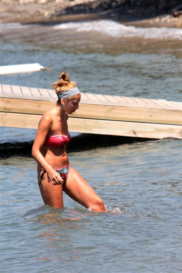 Hadise sezonu açtı galerisi resim 15