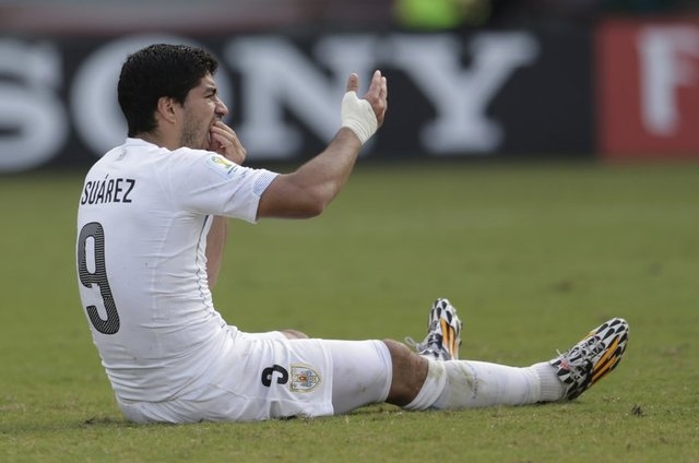 Suarez yine ısırdı galerisi resim 21