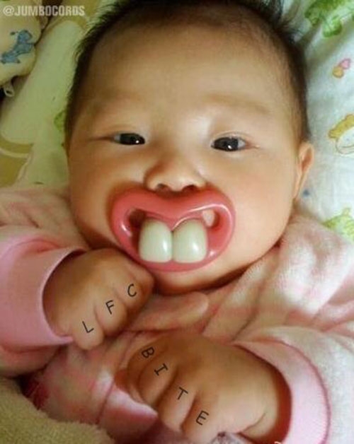 Suarez'in ısırığı sosyal medyayı salladı! galerisi resim 13