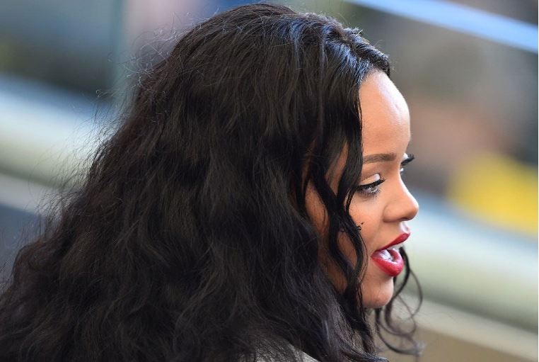 Rihanna kupanın önüne geçti! galerisi resim 2