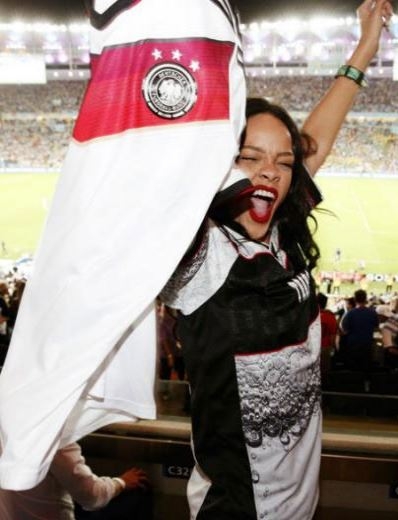 Rihanna kupanın önüne geçti! galerisi resim 5