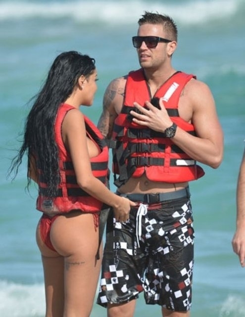 Nabilla Benattia yürekleri hoplattı! galerisi resim 10