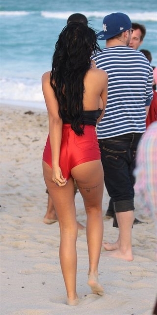 Nabilla Benattia yürekleri hoplattı! galerisi resim 7