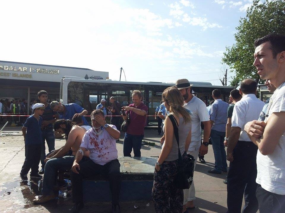 Kabataş İskelesinde otobüs faciası: 30 yaralı galerisi resim 3