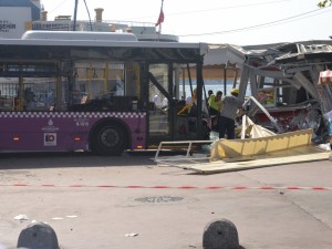 Kabataş İskelesinde otobüs faciası: 30 yaralı