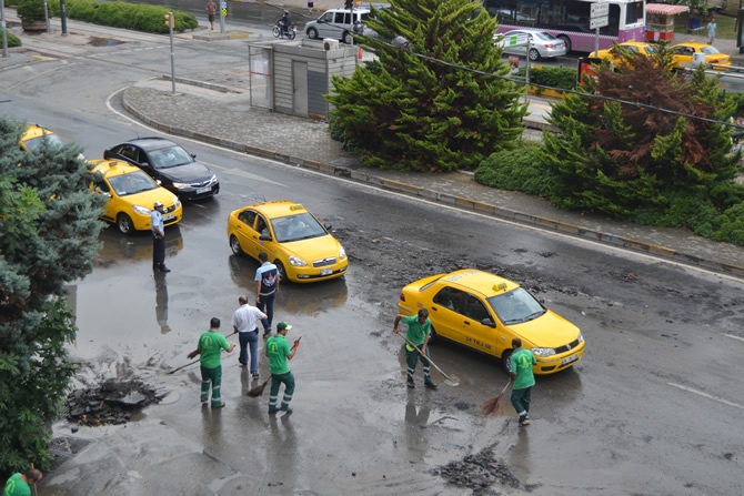 İstanbul'da yoğun yağış hayatı felç etti galerisi resim 13