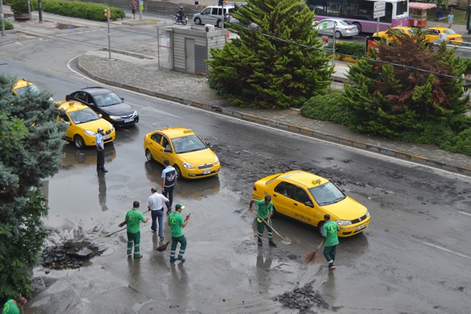 İstanbul'da yoğun yağış hayatı felç etti galerisi resim 13