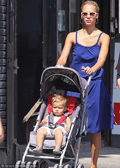 Jessica Alba plajda galerisi resim 1